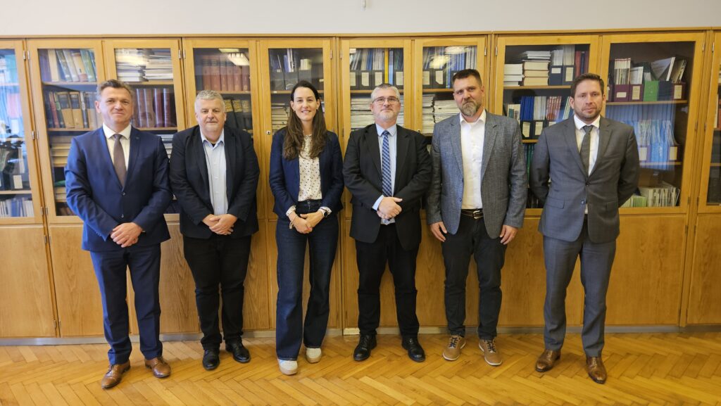 Jobbról balra Maróti Miklós, dr. Goda Pál, dr. Milics Gábor, Kránitz Lívia, Varga Péter Miklós és dr. Friedrich László az MPGE-MAPÁE-AKI közös szakmai rendezvényen, Budapesten